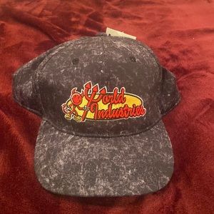 World industries snap back hat